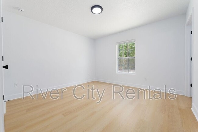 Photo - 7127 Stetson St