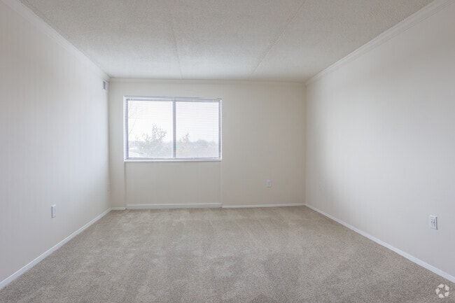 2BR, 2BA - 1,150SF
