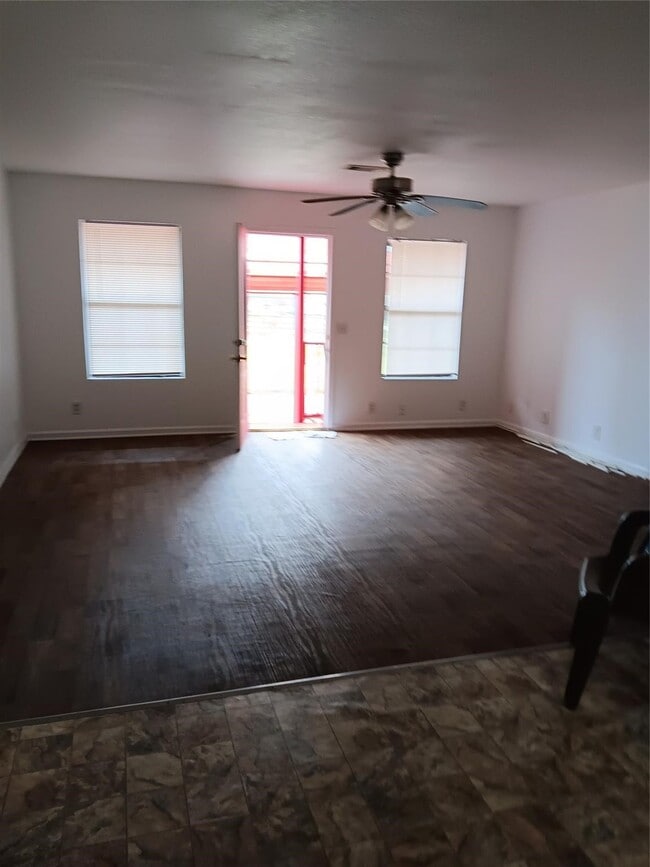 Photo - 21427 North St