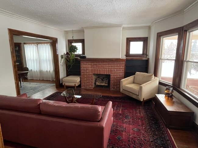 Building Photo - 1265 W Clifton Blvd Unit upper