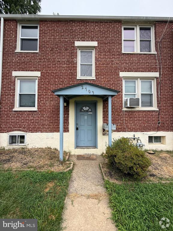Building Photo - 2703 W 4th St Rental