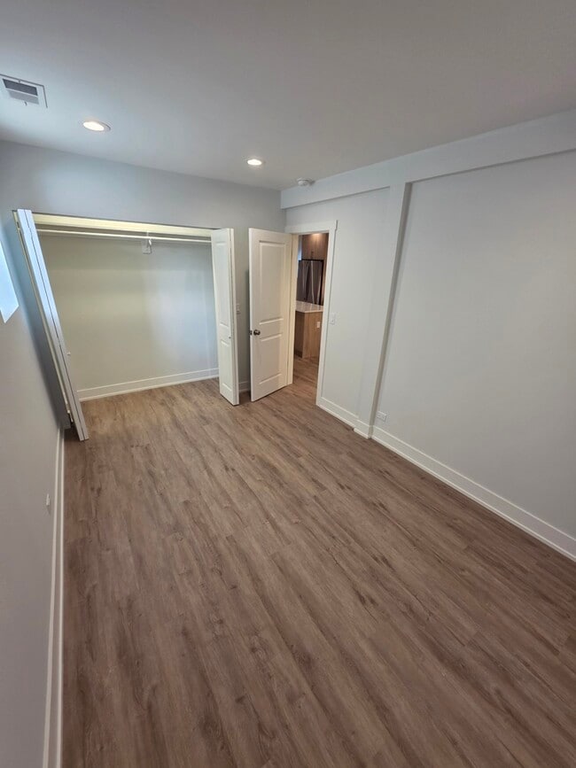 Photo - 2741 W Belmont Ave Unidad GARDEN