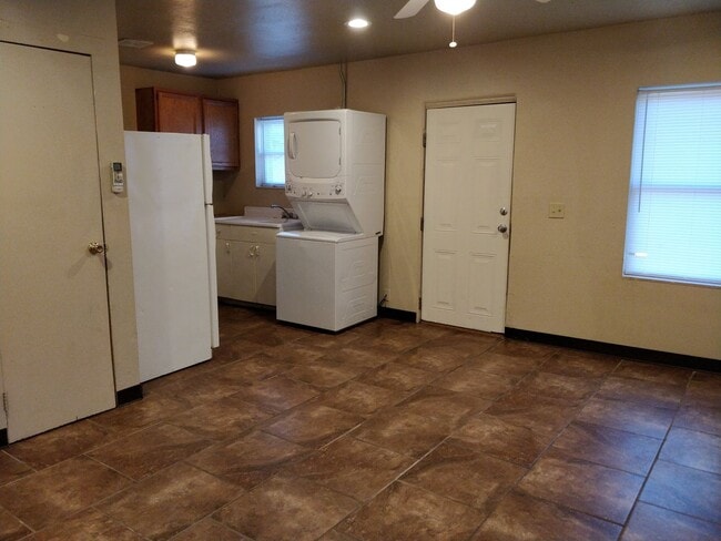 Photo - 232 1/2 and 232 Wilson Unidad 232 1/2