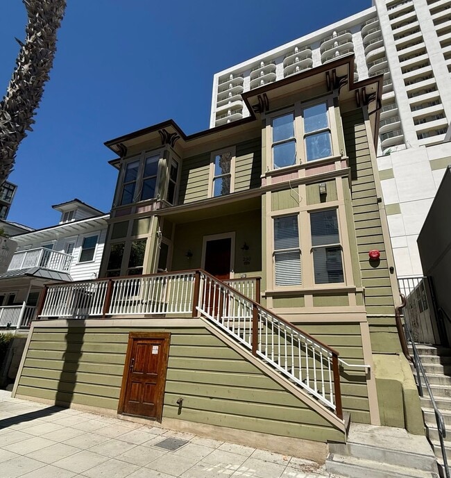 Building Photo - 230 W Cedar St Unit 2