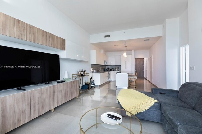 Photo - 88 SW 7th St Unidad 4106