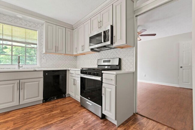 Photo - 1492 Tanglewood Way NW