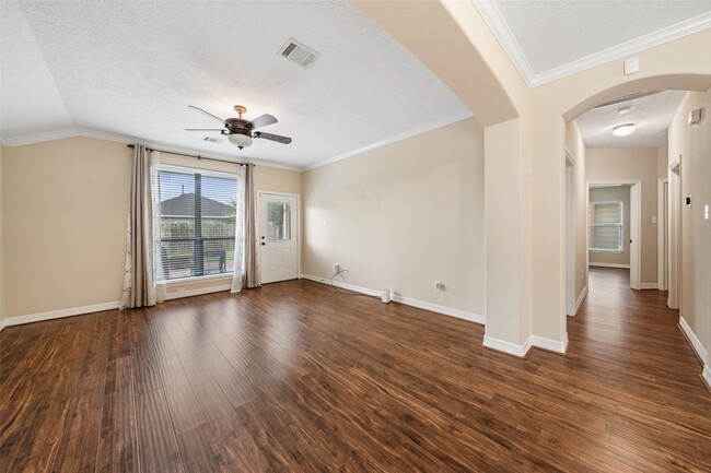 Building Photo - 12731 Pine Woods St Rental