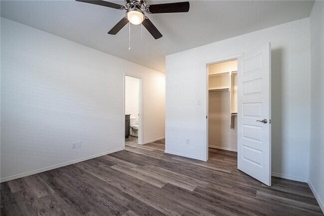 Photo - 825 S Rupple Rd