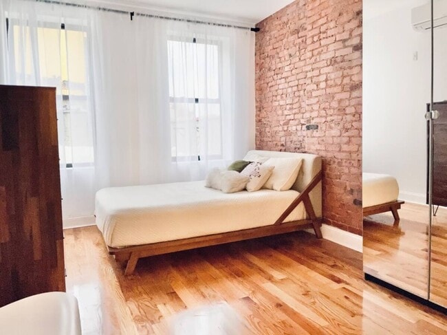 Photo - Bushwick Exposed brick, 23 mins to Manhatt... Unit 3FL