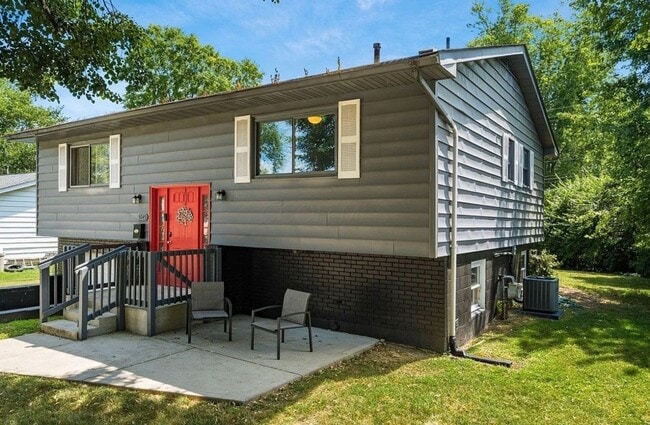 5049 Gunston Dr