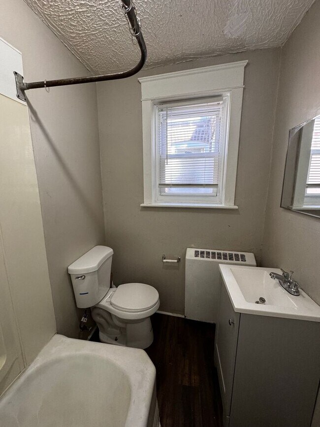 Photo - 140 E 21st St
