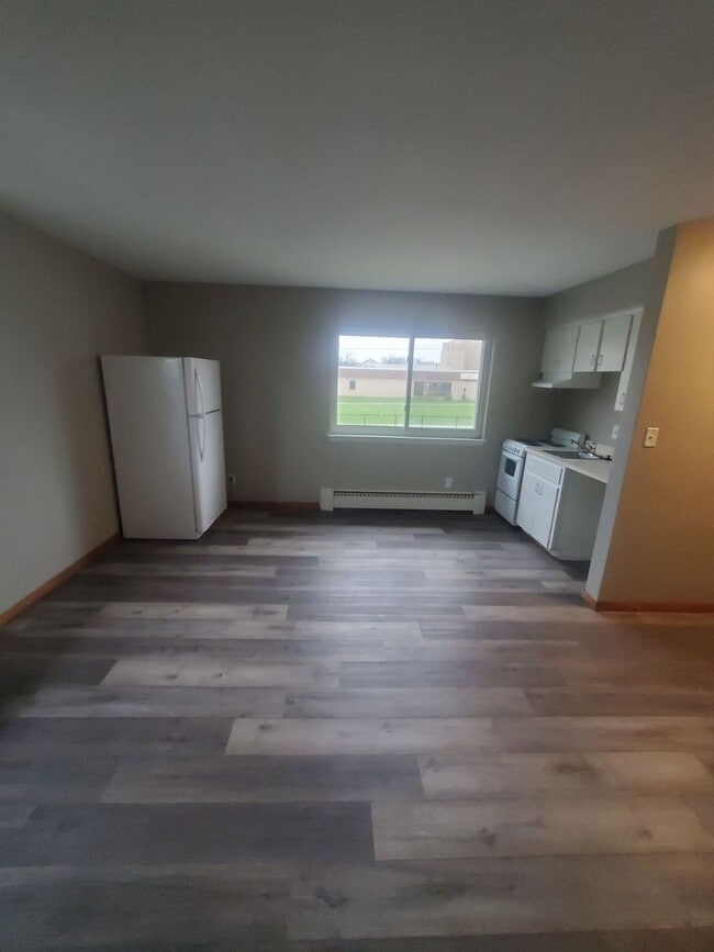 Building Photo - 327 Arlington St. (7 Unit)