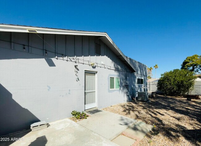 3720 W Mauna Loa Ln