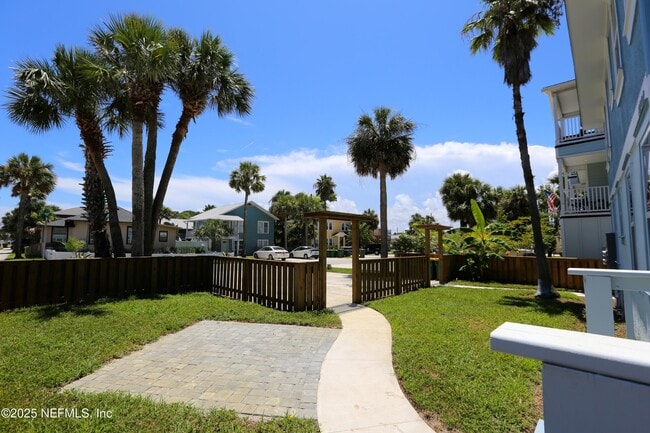 Photo - 630 2nd St S