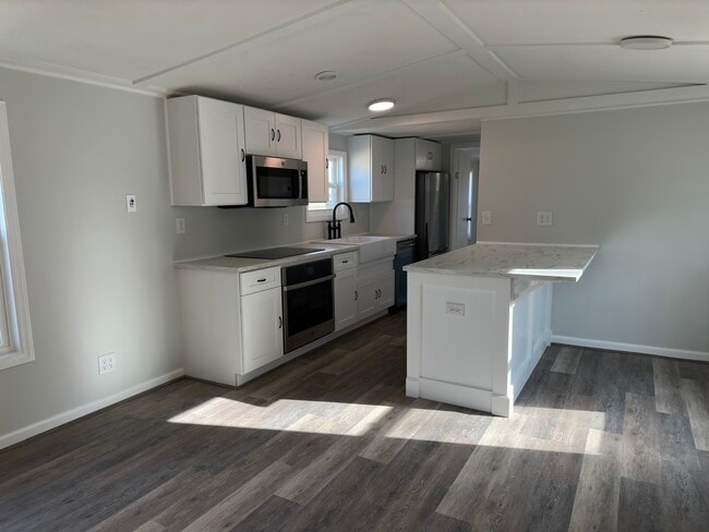 Photo - 72 Rolandale Ln