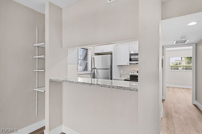 Photo - 1915 Maravilla Ave Unit 13