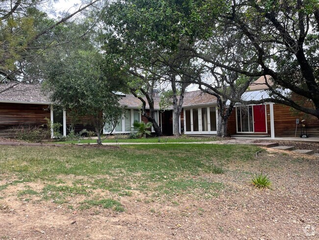 Building Photo - SARATOGA - Custom 3 Bedroom, 3 Bathroom on... Rental