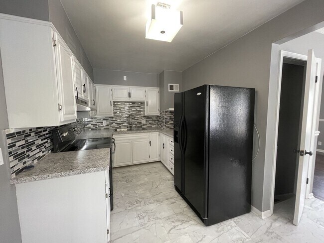 Photo - 1926 S 49th Ave