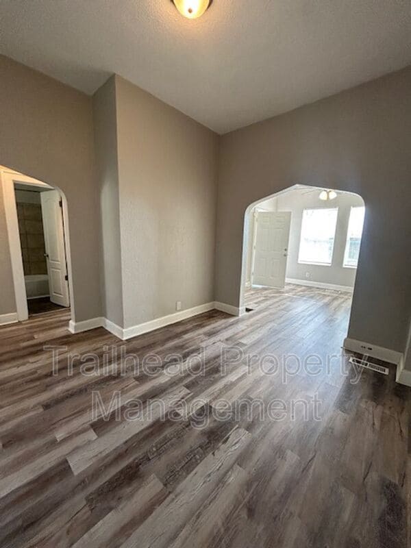 Photo - 616 N 10th St