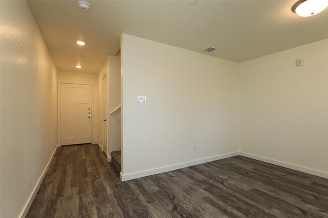 Photo - 21155 Gosling Rd