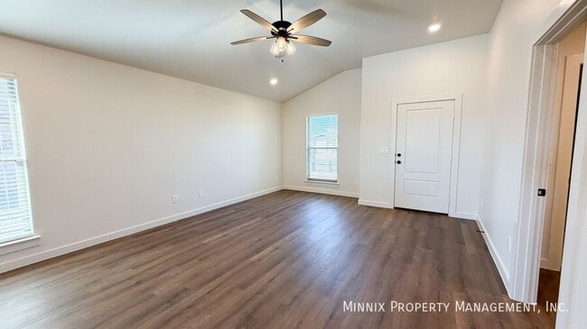 Photo - 2170 Langford Ave