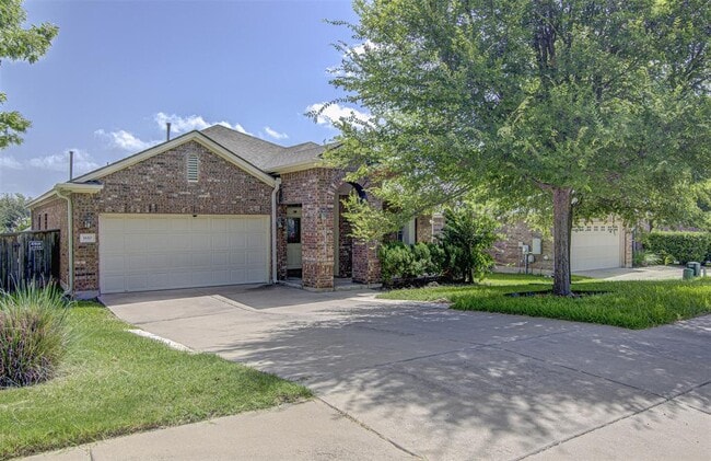 Building Photo - 1610 Greenside Dr