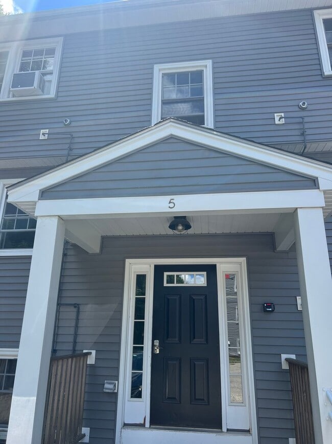 Building Photo - 5 Philbrick Ln