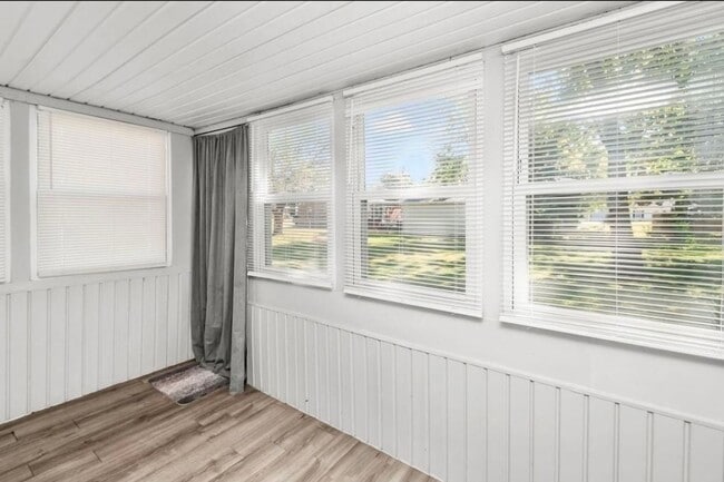 Photo - 2 Bed • 1 Bath • Central Location