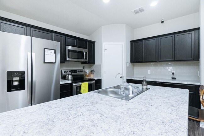 Photo - 4614 Heathers Cross