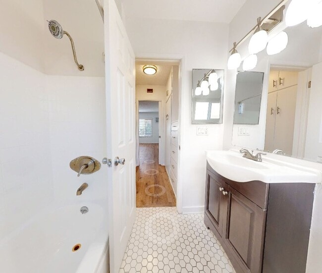 Photo - 351 S. Manhattan Pl