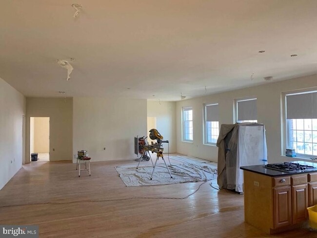 Photo - 100 W Merchant St