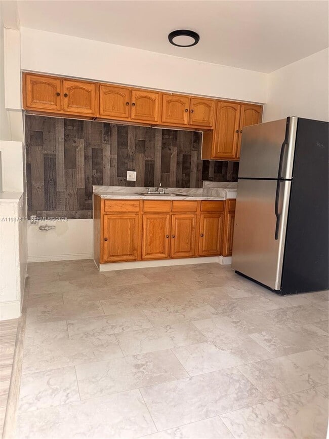 Building Photo - 16675 NE 20th Ave Unit 5