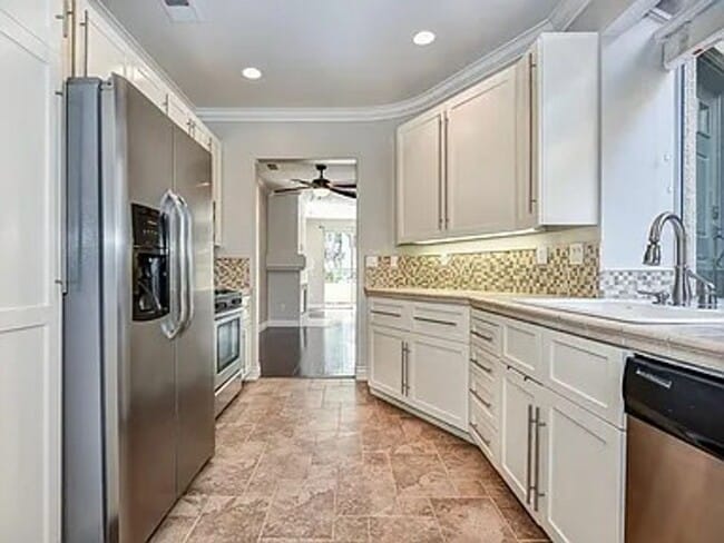 Photo - 10 Promontory Park