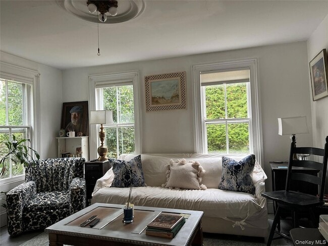 Photo - 11930 Main Rd