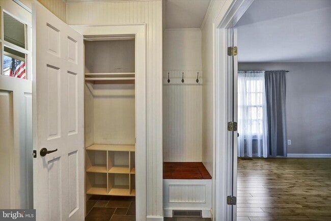 Photo - 722 Genessee St