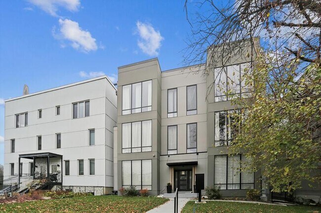 Photo - 517 Montana Ave NE