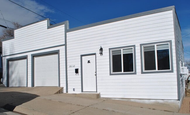 Building Photo - 202 1/2 Cedar