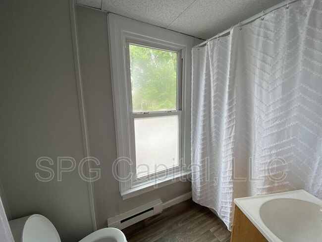 Photo - 625 Vander Ave