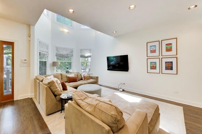 Photo - 3104 N Southport Ave