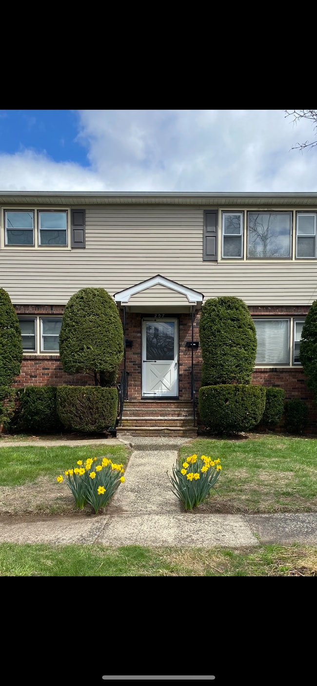 Photo - 207 Gertrude Ter