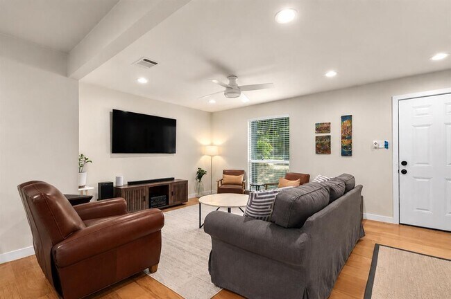 Photo - 5804 Gloucester Ln