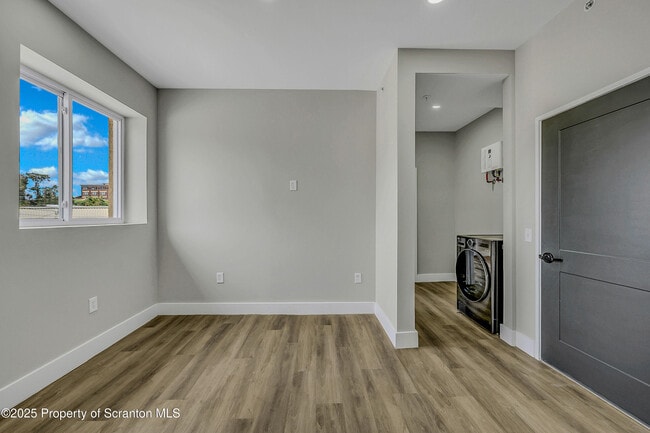 Photo - 215 Hickory St