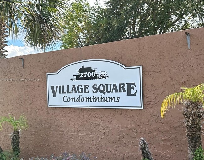 Building Photo - 6060 Village Cir N Unit 6060