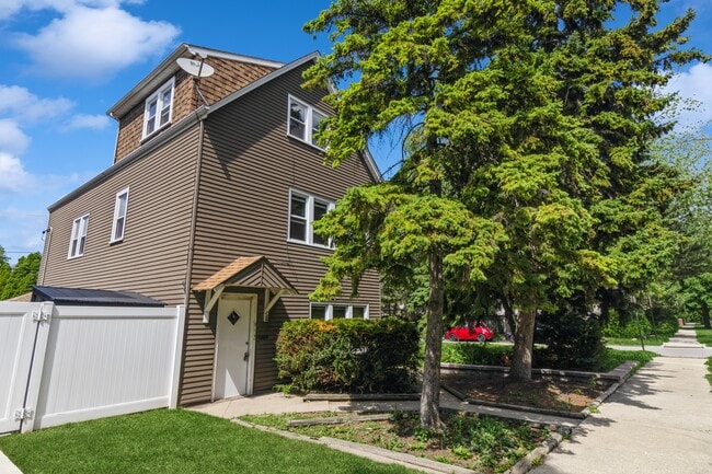 Photo - 5002 W Gunnison St Unit 3