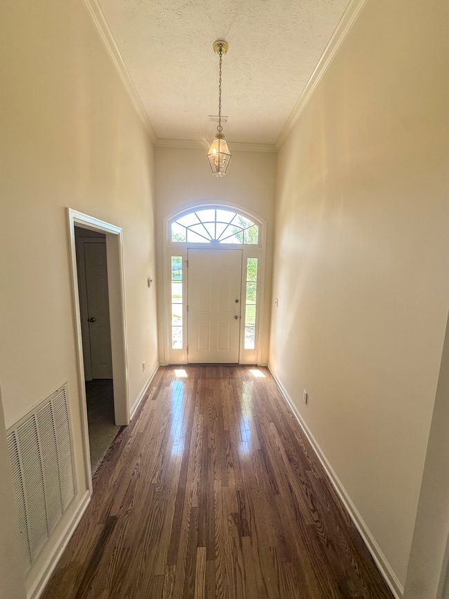 Photo - 2112 Parkview Dr S