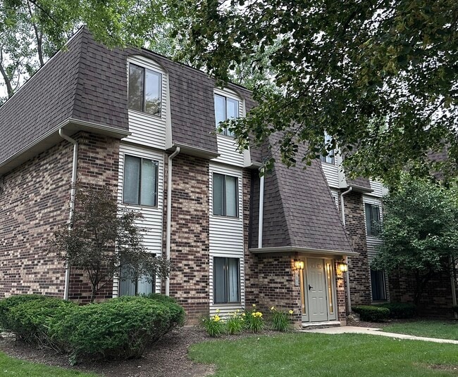 Photo - 234 W Ct of Shorewood Condo Unit 3B