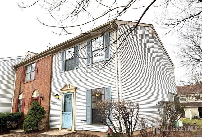 536 Manchester Ct