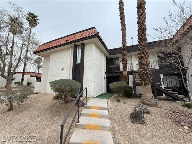 Building Photo - Modern Comfort Minutes from the Heart of Las Vegas!