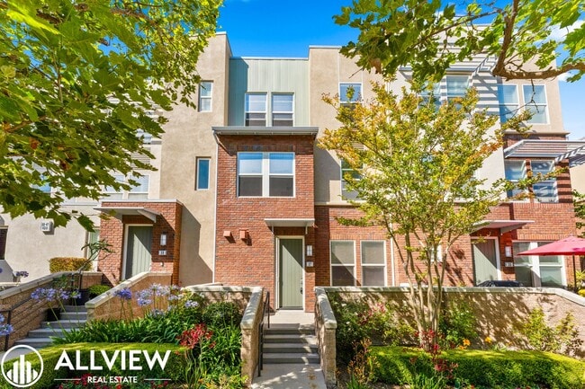 Photo - Modern 2 Bed, 2.5 Bath Townhome Available ...