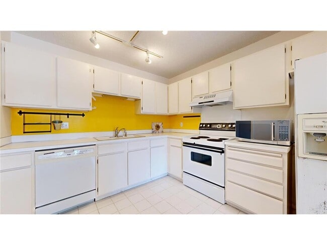 Photo - 210 W Grant St Unit 204